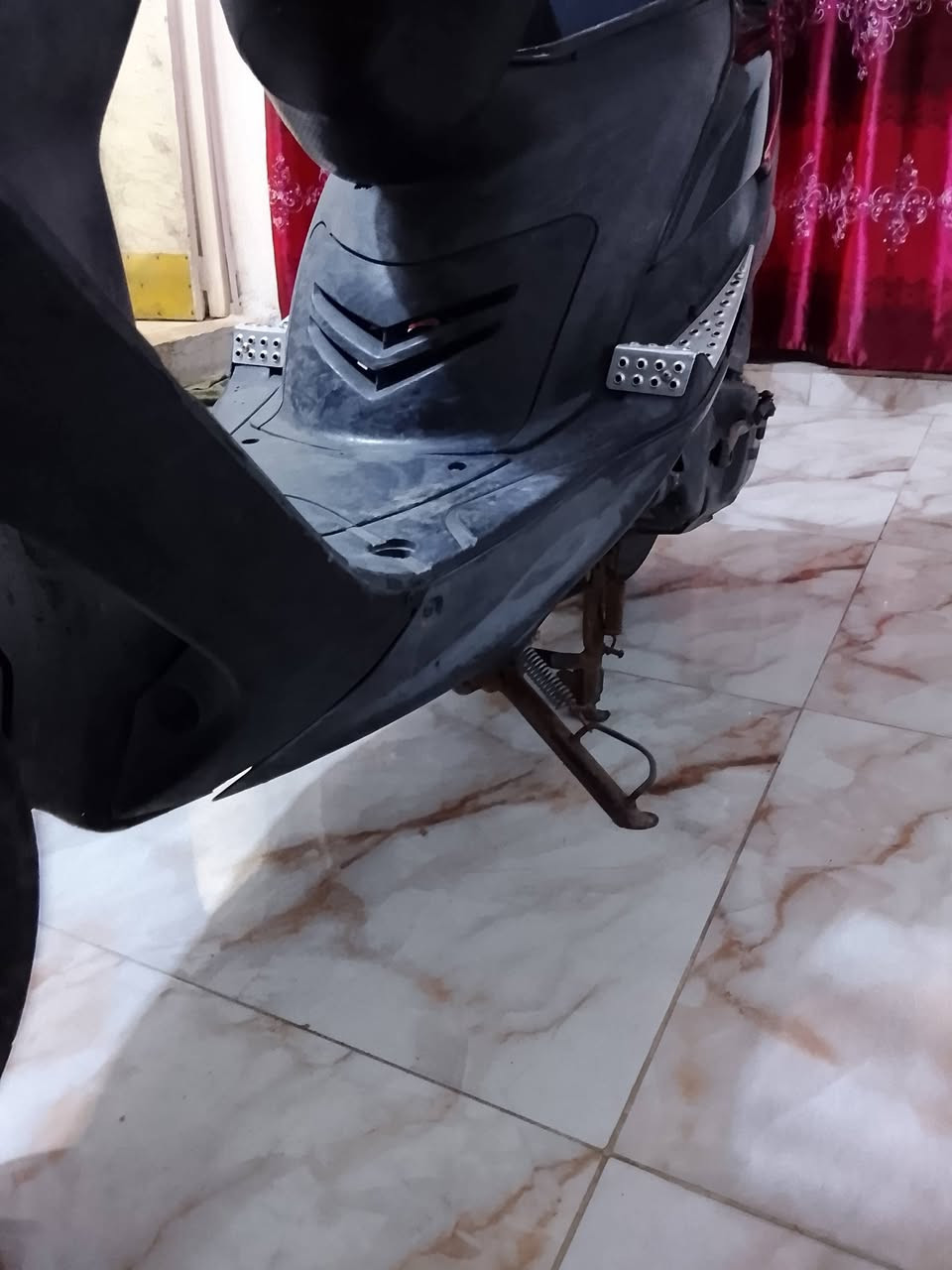 ماكس عدله للبيع شراي اتصل *********** وتساب 
العنوان بغداد شارع حيفا 
السعر 575 وبيها مجال
