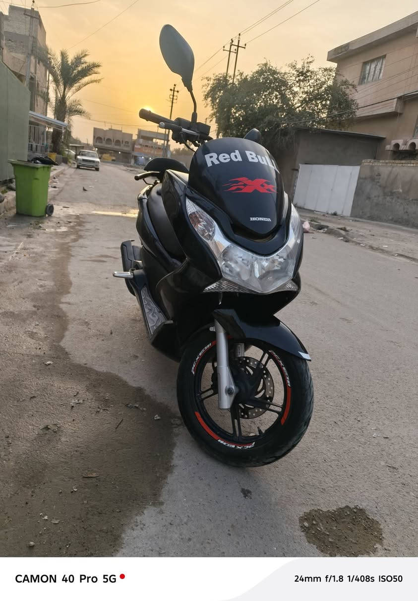 سلام عليكم دراجة bcx تخبل خير من الله
١.حساس ازدحام 
٢.حساس استان 
٣.دشبول LED شغال 
٤.مكينة كبيرة مرغوبة 125cc
٥.بيهة معاملة رقم كمرك مدفوع كامل
بس واحد يمشي بيهة لان اني ممتفرغ
دراجة نازلة من رمبة 
سعرها ١٢ورقة وبيهة مجال بسيط 
للاستفسار رقم ***********
وهذا الرقم الثاني ***********
