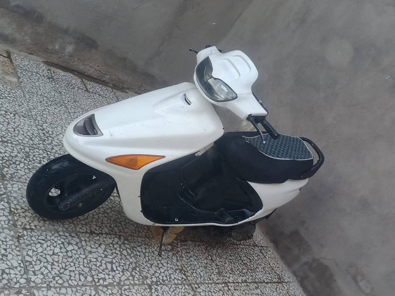 السلام عليكم للبيع دراجه فراشه فحل كريستال مال حاويه محرك ما مفتوح محرك ناعم اخرس ديسك امامي كهربائيه كلها شغاله دراجه حلوه وجديده وجاهزه مال جناي السعر 400 بيها مجال للطيبين مكاني النجف رقم تليفوني***********
