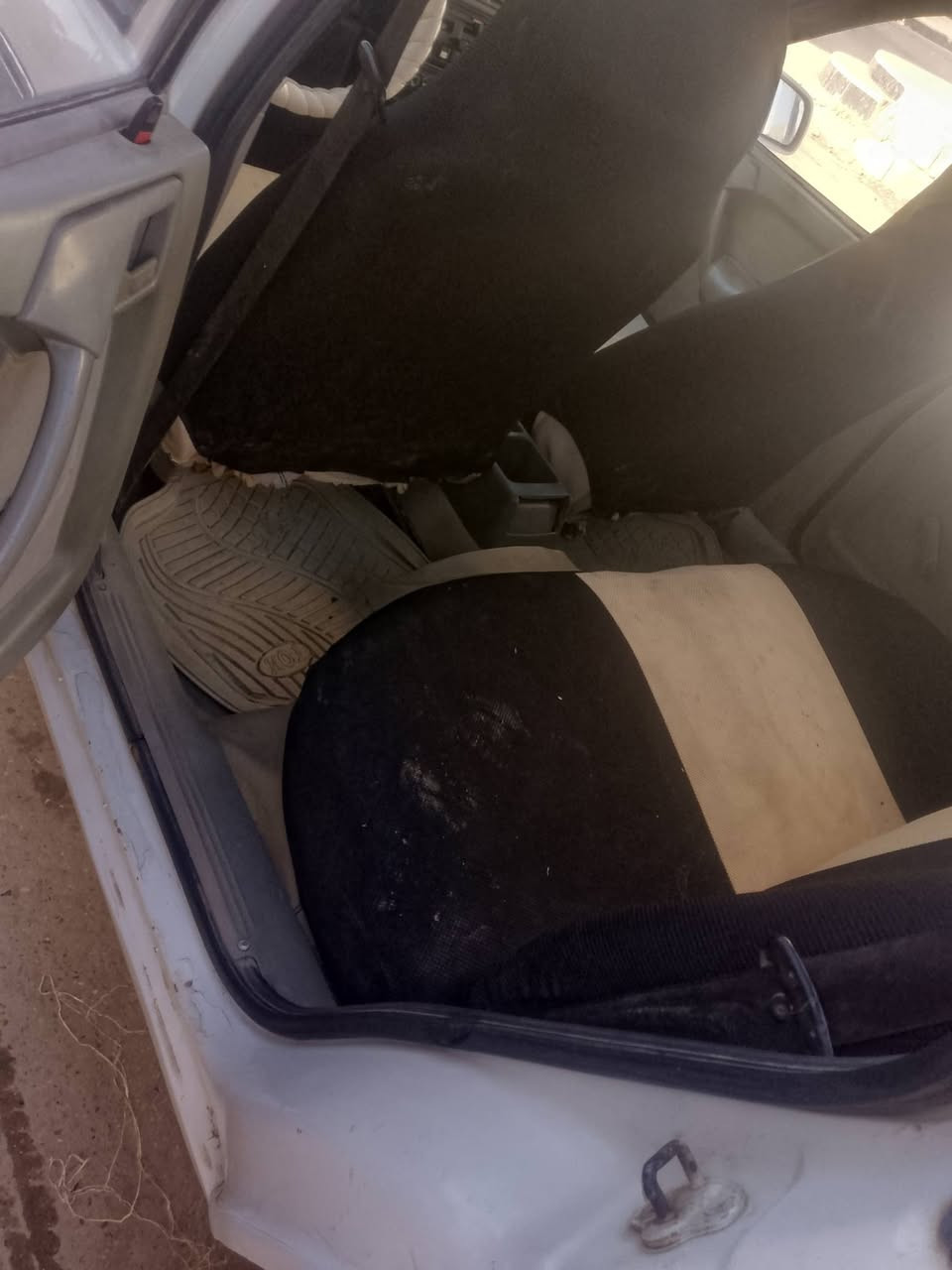 السلام عليكم اوبل فكتوره حجم 16 موديل 91 كربون بنزين  صبغ بها بس دوائر ودواسات محرك شرط كير شرط  تواير جدد شرطه التحويل سعر 46 بها مجال رقم الموبايل
***********
