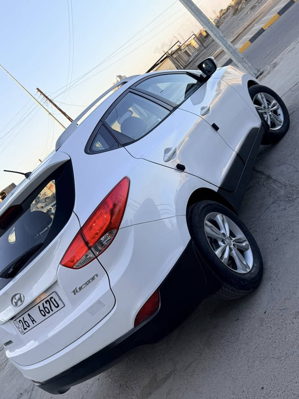 السلام عليكم للبيع بسعر مناسب  ب137 ويرهم مرارس
للبيع توسان 2013 وارد خليجي    
رقم صلاح الدين دولي سنويه لل30
لون ابيض ثلجي
موصفات السياره معروفه 
محرك دوش مكفول 
كير اوتو عادي 6نمر 
اشاير مري  
ويل كب 
داخل لونين 
تبريد ثلج
تحكم استيرن 
مثبت سرعه 
مسجل ابلاتوث شاشه
تبريد تدفئه مكفول   
وباقي الموصفات معروفه 
السياره جاهزه ومناقصه اي شي  
مكان السياره بيجي 
السعر 137ويرهم مراوس حسب القناعه                                                                                                   ***********
***********
