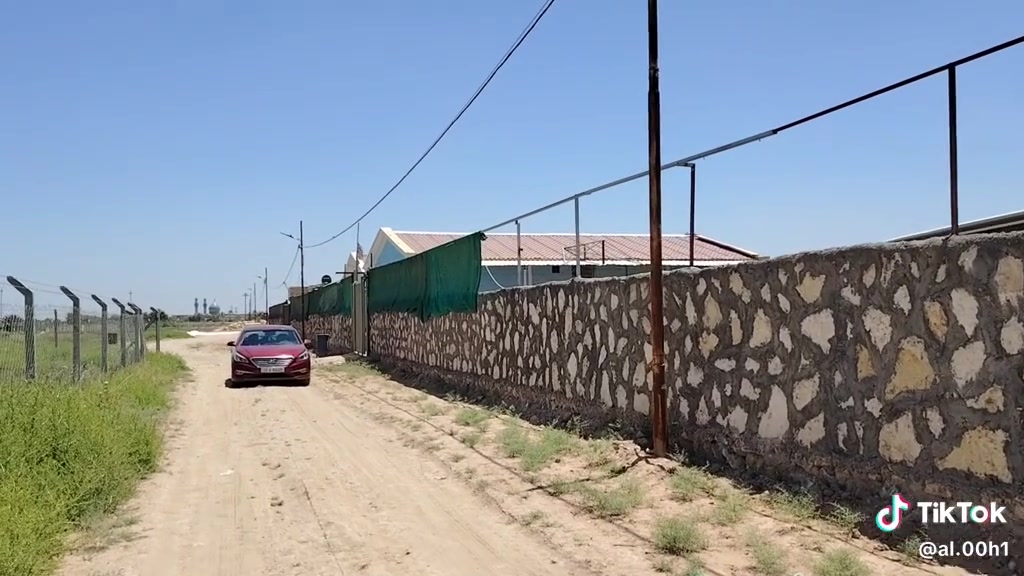 سلام عليكم ورحمه الله وبركاته 
قطعة 200م للبيع طابو زراعي سند 25تحويل مباشر مسيجه حجر وكامله 
الوجه 10م 
نزال20م 
قرب مزار العلوية شريفة بنت 
للستفسار الاتصال على الارقام الموجده 
***********
***********
بسعر مناسب
