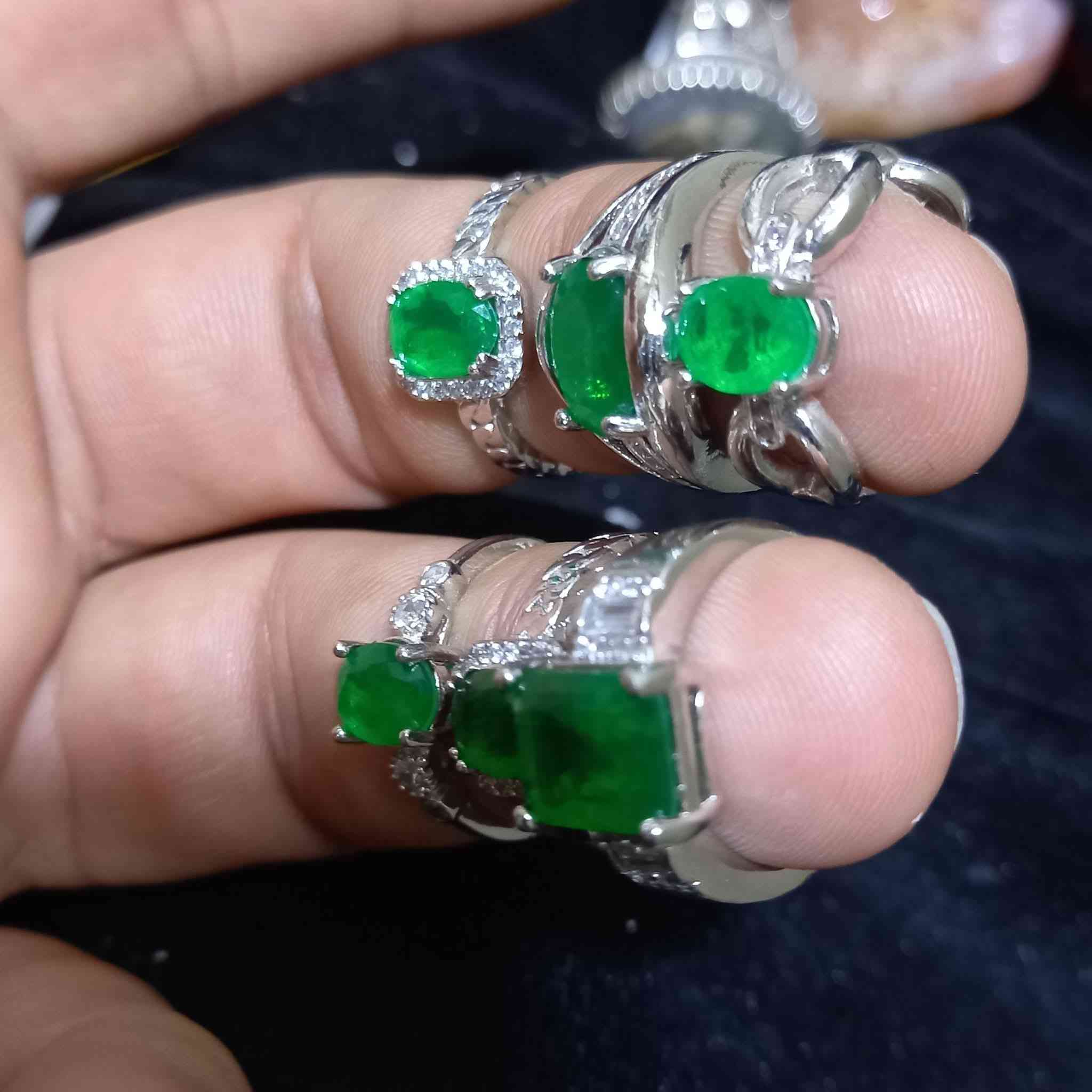 🟢💍محابس نسائية حجر الزمرد الأفريقي الاصلي وفضه اصلية مية بالمية مختومة العنوان بغداد يوجد شركة توصيل كافة المحافظات العراقية أي استفسار أو سؤال واتساب او الاتصال بالرقم
***********
