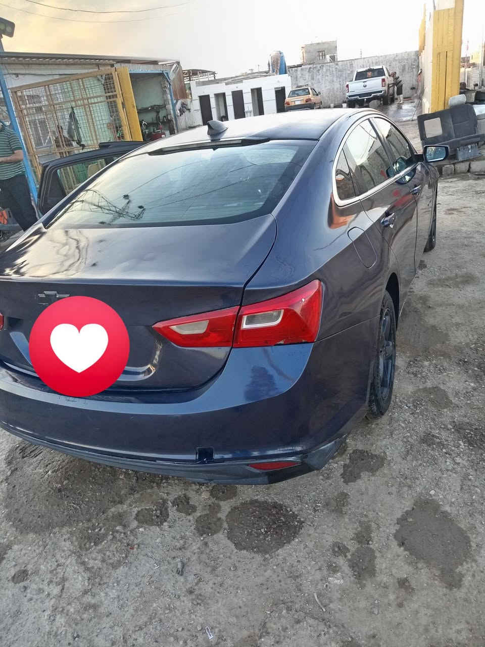 ماليبو موديل 2017 للبيع حادثها قبق الجنطه بدون دواخل السياره بيها صبغ حزام اثر جراد بدون معجون بدون دواخل السياره جاهزه كير مكينه حداديه تبريد تخم تاير 
كلشي بيها عله البلاد السياره فول مواصفات عدى الفتحه رقم قادسيه الجدبد سنويه جديده 
مكانها الديوانيه ,
السعر 85 وبيها مجال 
***********
