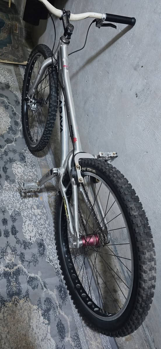 السلام عليكم ورحمة الله
ترايل ماركة ارايا حجم  (26) بريكان ماكورا مجمع براكين ديور xt تايرات كيندا دراجة المكينة الخلفية 6 نمر بلاديي دراجة خفيفة من ناحية الوزن الي يريدهة يجي خاص ويتدلل ملاحضة دراجة وضع حاوية


**إذا كنت صاحب هذا الإعلان وتريد حذفه لأي سبب، رجاءا أرسل رسالة إلى الدعم الفني**