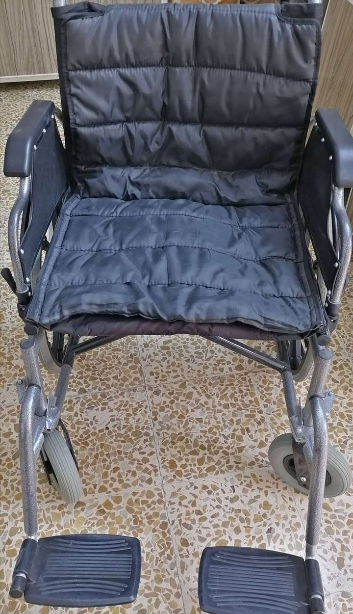 عربانه للبيع نظيفه حيل مستعمله مابيها اي خدش ولاضرر بيها بريك من الجهتين سعرها ١٨٠ عنوان السبعاوي الشراي تواصل واتساب ***********
