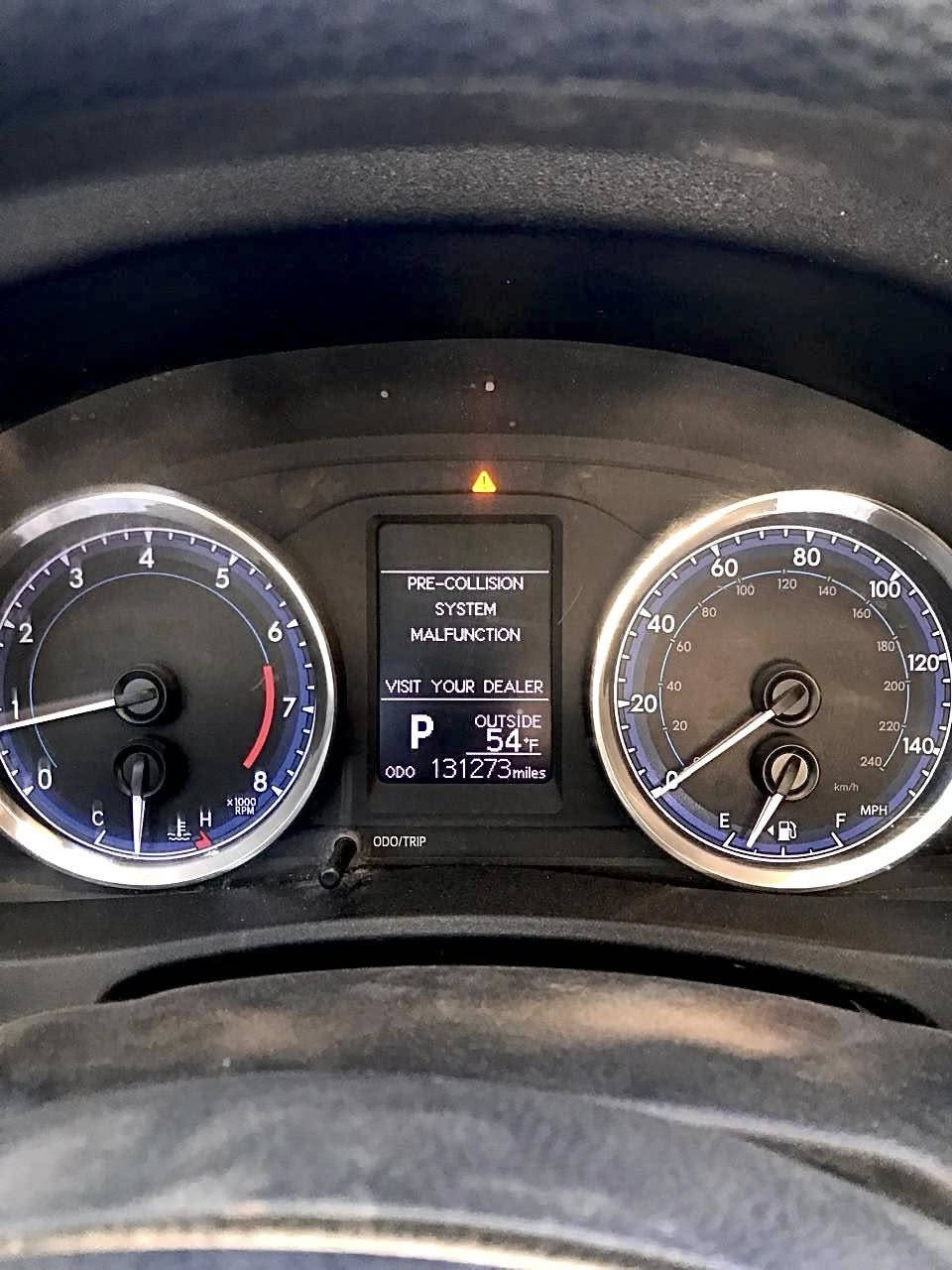 السلام عليكم Toyota Corolla 2018 LE للبيع وارد مريكي  بيها ثلث قطع صبغ وشويه بارد بالجنطه بدون دواخل بدون لغود وبدون شواصي مكفولات سياره بااسمي  وموصفات LE معروفه سعرها 130 تفاصيل اكثر استفسار على رقم***********
مكان سياره حي العلام تقاطع درويش ما متواجد على الفيس
