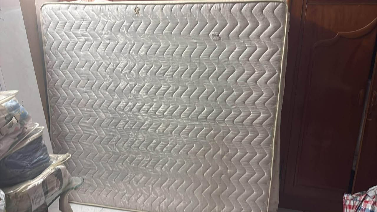 ***********
اريد واحد ياخذهن شلع كلهن
قيم واخذ وياريت واحد ياخذهن كلهن يراعو بسعر
بردات دوشك شاشات عدد ٣ 
طاوله وسطيه غساله صوبات الاصلي 
عنوان بغداد البلديات
