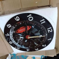 ساعة أكريليك • تلزق على سيراميك