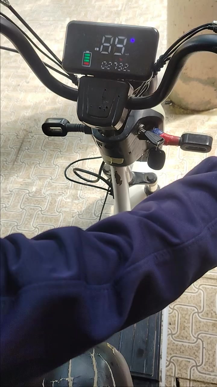 سلام عليكم دراجه شحن حجم 14 للبيع سعر ١٦٠بيها مجال بسيط مكان الغالبية سيف سعد دراجه سرعه ٧٠وتعبر اتصل *********** واتساب دراجه نضيفه
