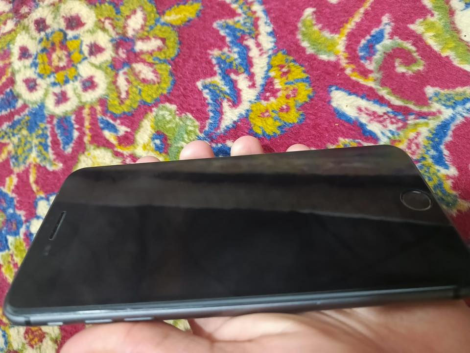 سلام عليكم ورحمة الله وبركاته للبيع ايفون٨بلاصً ذاكرة256بطاريه 74اصليه قطاره بلشحن شرط جهاز على وضعه يرهم مروس***********
