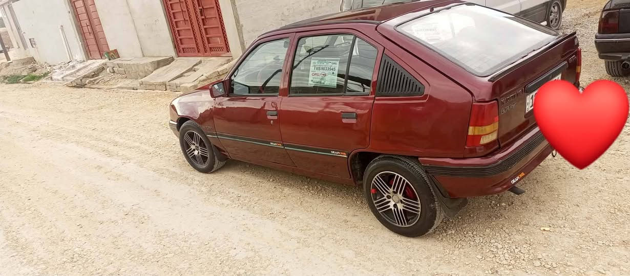 كاديت ٩١ نينوى شرط التحويل رقم سنويه هزه جديده رش جماليه بدون ضرر من الدعاميه للدعاميه عندي صور قبل الصبغ طخم امامي خلفي باتري 5اطارات جدد كهربائيات كلها شرط  حتى كلوب الجكمجه والصندوك شغل اسلايت بور محرك كير شرط لانفخ ولاصرف ***********
