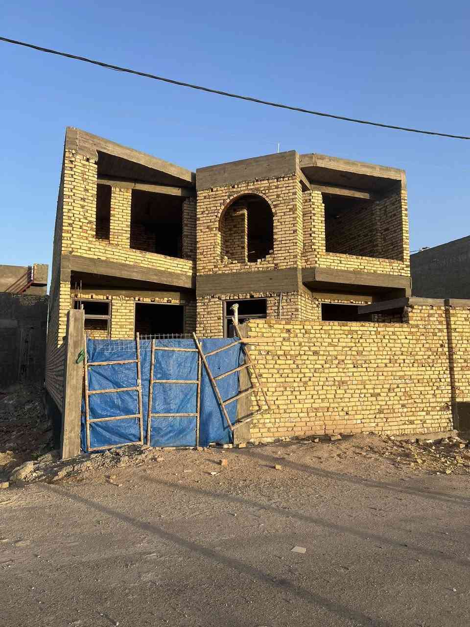 هيكل للبيع المساحة 200م طابو زراعي سند 25
خدمات كامله ماء كهرباء تبليط

بناء حديث خارطة مرتبه طابقين 

يحتوي على
غرف نوم عدد 4
واستقبال  
وكلدور عدد 2
ومجمع صحي عدد 3
وكراج وحديقه

الموقع//ورديه داخل منطقه الامام سيد موسى
للاستفسار اكثر الاتصال على الرقم
***********

