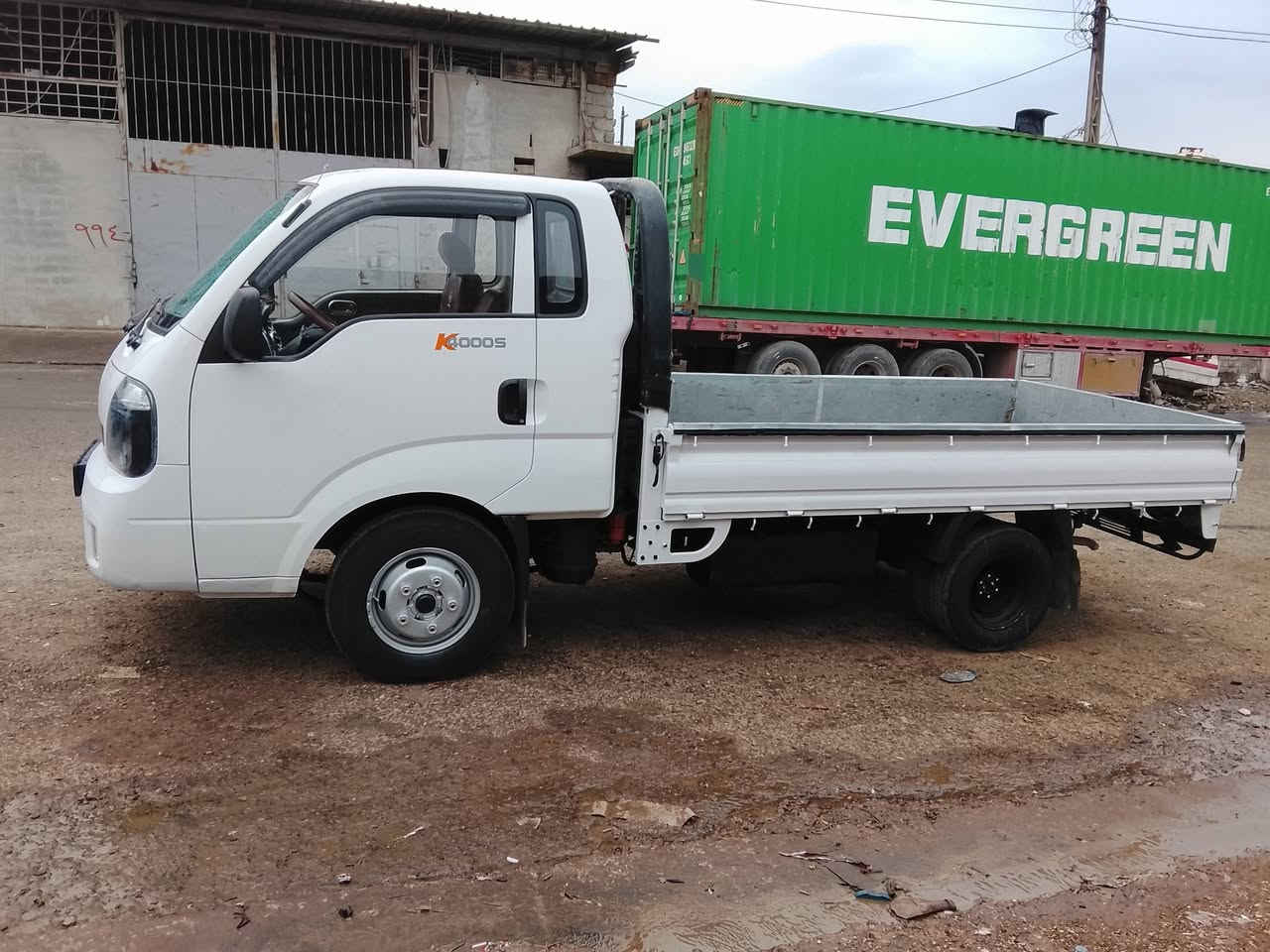 السلام عليكم كيا فحل موديل,2014
كفاله عامه قطره صبغ ما بيها
رقم صلاح الدين انكليزي 
كير اكسن محرك استيرن كلو شرط 
طخن تاير جديد تواير محور 14
سياره ابلاديه مال جناي 
السعر 132وبيها مجال 
***********
***********
مكان السياره موصل جانب لايمن 
رجائن الموشراي لايتصل
