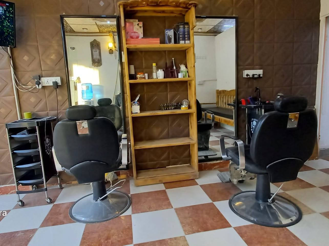 السلام عليكم ورحمة الله وبركاته
كراسي حلاقه+مرايه عدد ٢
+رفوف أدوات حلاقه + جرارات
للبيع للاستفسار الاتصال على الرقم التالي
***********
