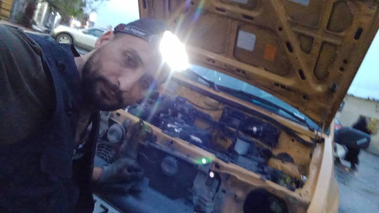 تم بحمد الله صيانة سيارة احد المتابعين
جان قافل على القضية لازم بليل وبهالمطر
نسويها ومتعني النا فتحنه علموده ويدلل
تبديل راديتر ... وبطل
تنظيف منظومة ....تنظيف فريز
تنظيف كمبريسر واضافة زيت للكمبريسر...
#خدمات_سيف_الهندسية_للتبريد
#بغداد_مدينة_الصدر_قطاع14
***********
