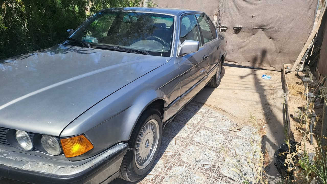 بي ام موديل 90 الطويله 730 محرك 35 جديد كير نضيف تخم تاير جديد صبغ عام للجماليه فقط رقم بغداد مشروع وطني مداور ثاني يوم حداديه اماميه خلفيه توني مسويه السعر 35 مكاني ذي قار الشطره 
***********
