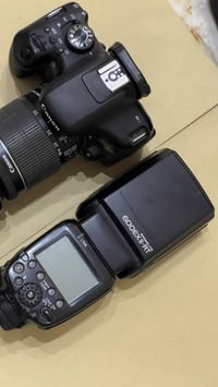 كامرة كانون 750D • عدسة 18/50 • فلاش أصلي