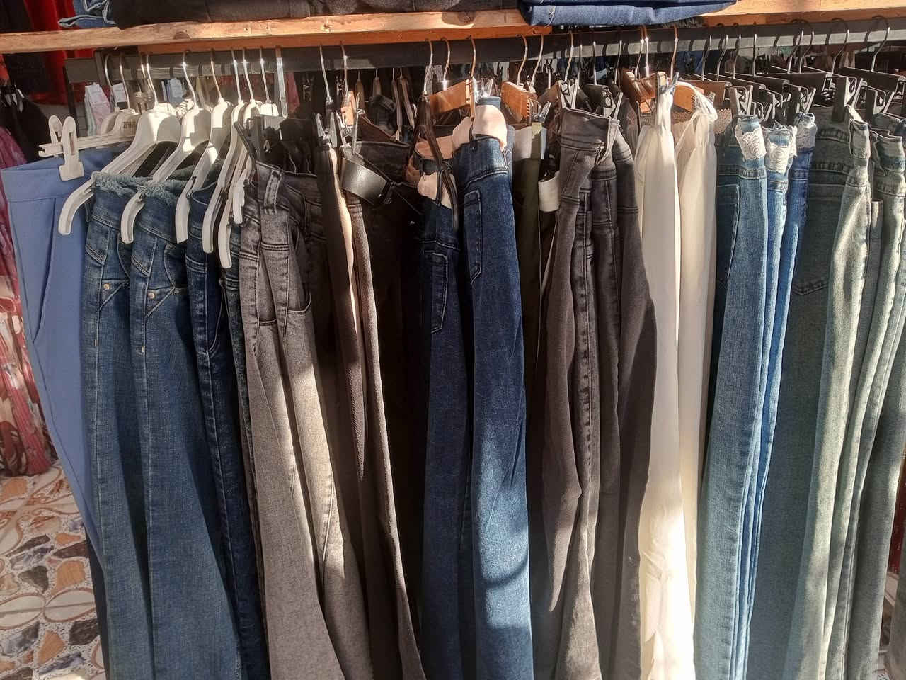 السلام عليكم
شلعه بنطرونات للبيع 
نسائي و اطفال 
ولادي و بناتي 
ألوان و قياسات 
تقريبا 150 قطعه 
ابيع شلع 
رد


**إذا كنت صاحب هذا الإعلان وتريد حذفه لأي سبب، رجاءا أرسل رسالة إلى الدعم الفني**