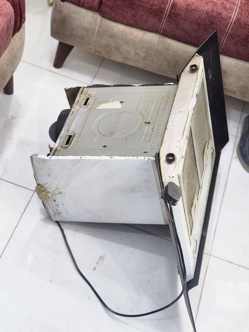 ساحبة (مرشحة) مطبخ شركة Kenwood
لوحة تحكم رقمية: تحتوي على شاشة صغيرة تعرض السرعة أو الحالة.
​أزرار للتحكم: (مصباح، تشغيل/إيقاف، وسرعات المطور).
السعر 50
بغداد الامين الثانية


**إذا كنت صاحب هذا الإعلان وتريد حذفه لأي سبب، رجاءا أرسل رسالة إلى الدعم الفني**