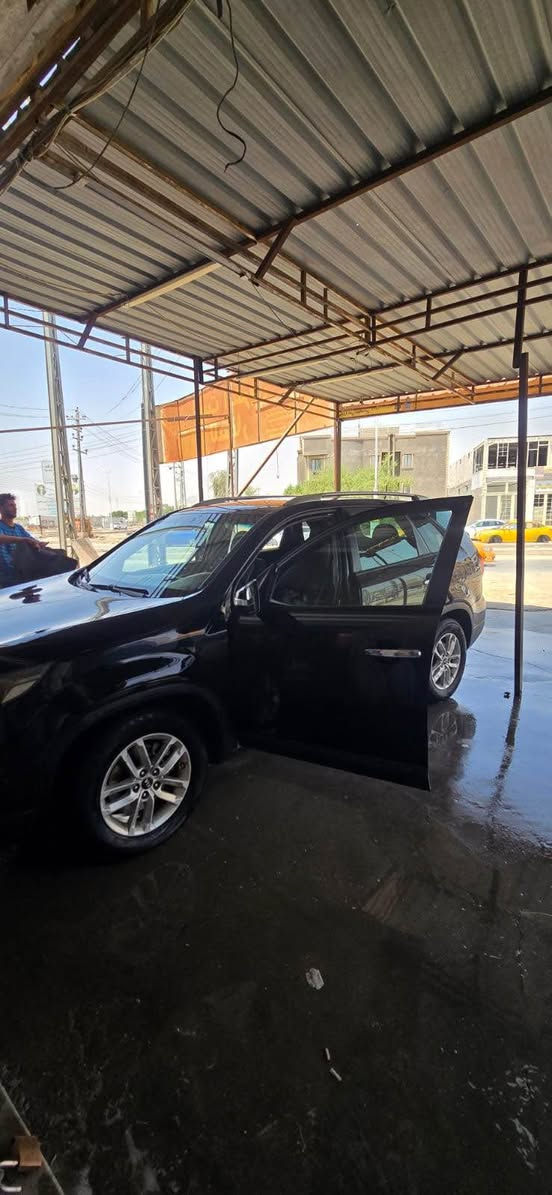 كيا سورينتو 2015 – وارد أمريكي 🇺🇸
محرك 4 سلندر
 السيارة ضربة خفيفة جداً
 بدون تبديل ليبل واحد (كلها على بلادها).
 مكينة وگير شرط الفحص
 سيارة مريحة وعائلية ومناسبة للسفر والاستخدام اليومي
 نظيفة من الداخل والخارج وما تحتاج صرف

السعر 129 وبيها مجال للشراي 

*********** ناصرية, ذي قار
