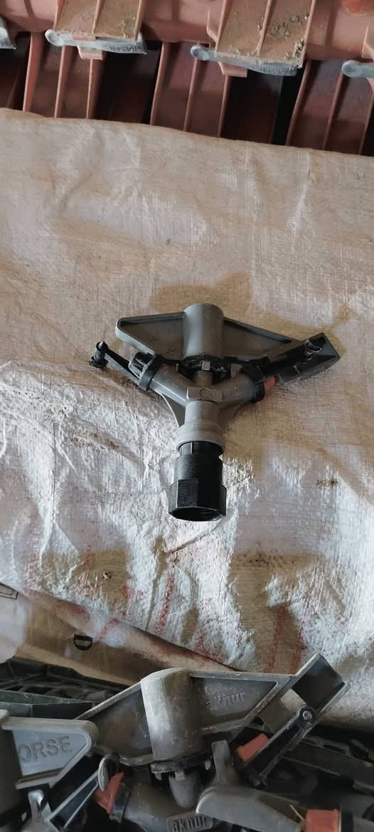 السلام عليكم للبيع نوزلات 60رصاصي و30ب30احمر ممات حجم 5 مع 80قاعده مع عصا السعر 5الاف قفل/***********
