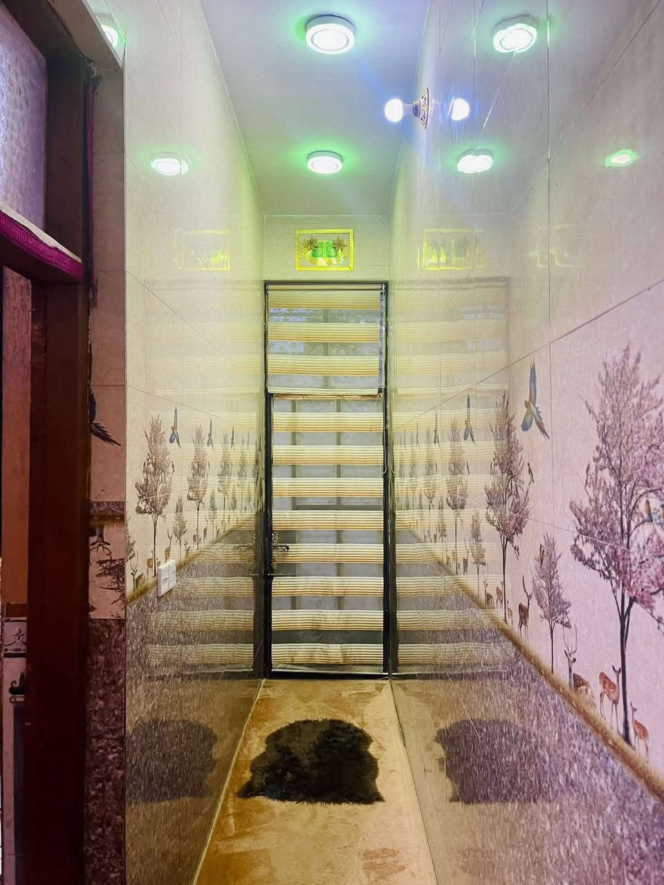 السلام عليكم دار للبيع مساحة74 الواجهه5 وربع  ونزال14 ونص بناء حديث 2018 بجميلة الثانية البيت مقابل حديقة شراي اتصل وتدلل***********
