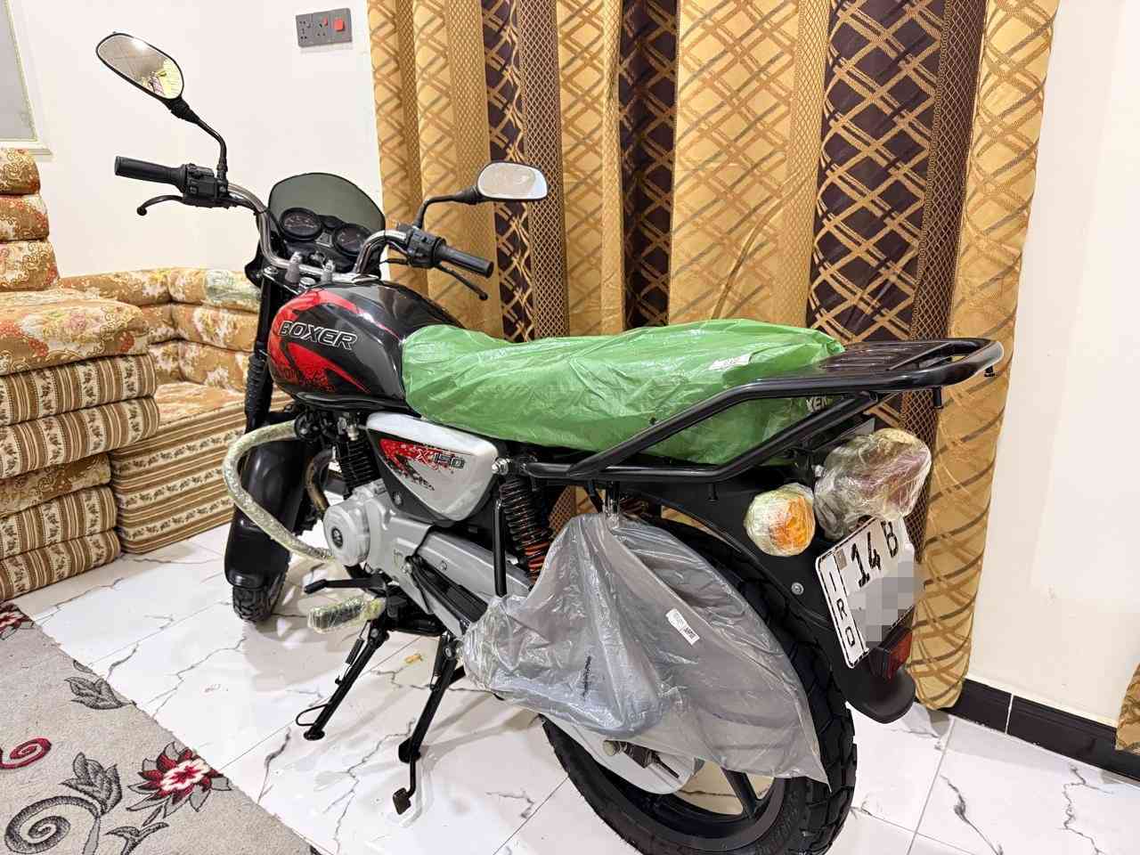 السلام عليكم
للبيع دراجة نوع هندي🇮🇳// ١٥٠/cc
نوع استخدام الدرجة شخصي (خاص) 
بوكسر رياضي مديل  ٢٠٢٤ مسجلة على ٢٠٢٣ نهاية سنة 
شركة الشراء من الوكيل الرسمي
شركة باجاج في العراق (غبور القلم) 
تاريخ الشراء ٢٠٢٥ 
لون : اسود 
عداد الرحلة :٢٣.٧٧ الف
الرسميات: دراجة اصولية 
سنوية و رقم بصرة و المالك بصرة 
الكفالة : دراجة كفالة عامة من السرقة او تلاعب في قطع الغيار دراجة على وضعية الشركة كفالة
(والك حق الفحص وانه خادم) 
الصيانة : كفالة ما داخلة اي صيانة 
استخدام الزيوات : ليكو مولي 
 LIQUI MOLY /زيت المانيا
كل ١٢ يوم يتم تبديل الزيت المحرك
الكهرباء دراجة : كل شيء شغال 
موقع الدراجة بصرة _قضاء شط العرب
ارجو من الاخوة الكرام الشراي 
الاتصال على هاذا رقم  شغال فقط وتساب 
***********
