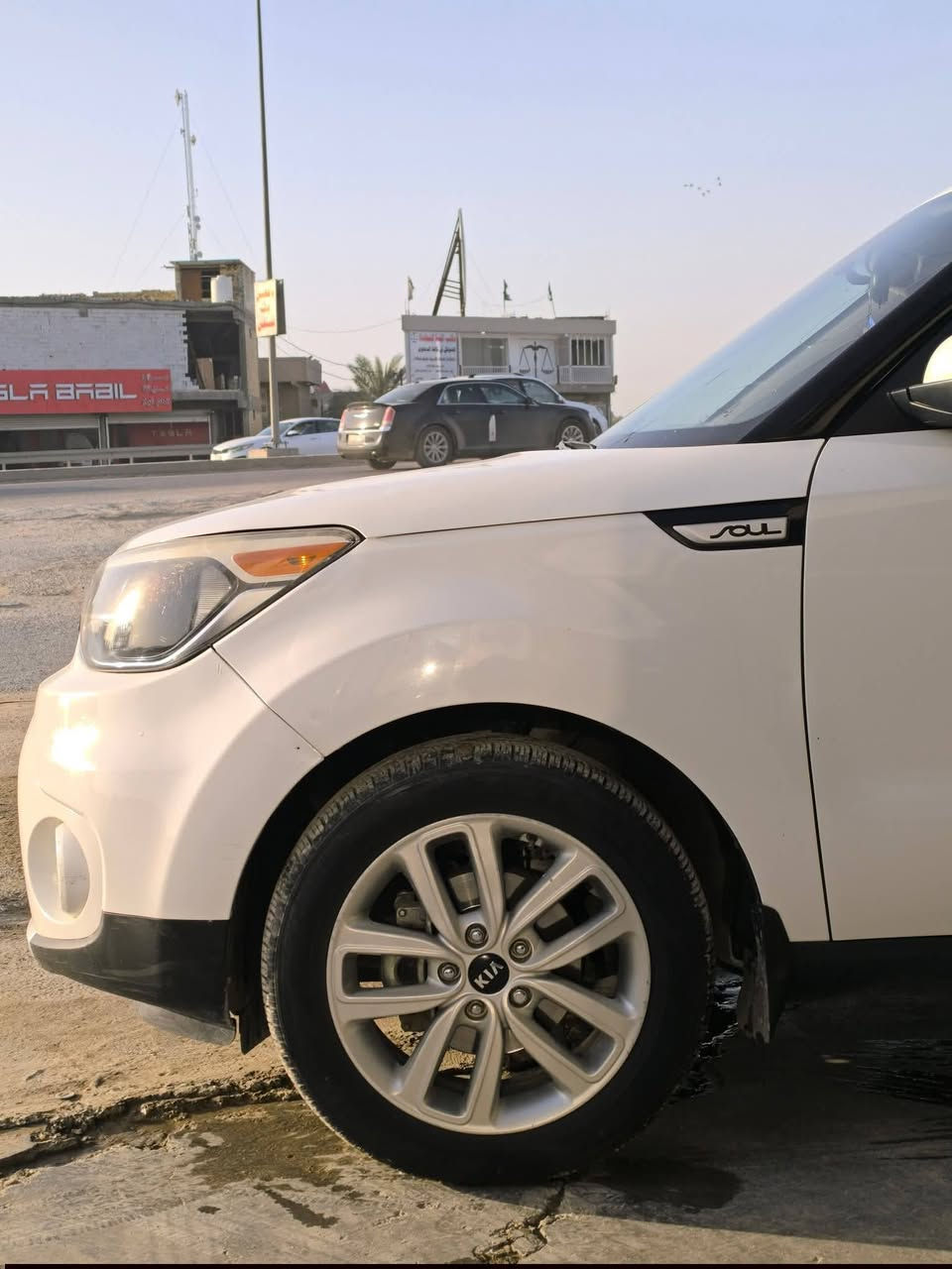 السلام عليكم
للبيع كيا صول موديل 2018
 صبغ اربع قطع جاملغ/ بنيد / بابين
رقم بغداد 
المواصفات 
تحكم ستيرن جهتين 
شاشة 
كاميرا خلفية 
ويل كب
السياره جاهزه من كل النواحي 
السعر 💸 💸 115 $$
العنوان بابل الحله قرب جسر بته 
معرض الاعرجي لتجارة السيارات الحديثة 
للاستفسار الاتصال على الارقام التالي
- ‏‪‏‪0773 605 6680‬‏
- ‏

