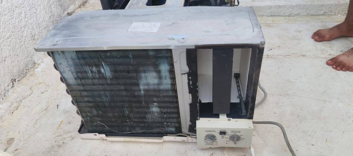 السلام عليكم بيع  مكيف 2طن افينتر نضيف جداً نوع الحافظ ***********الغزاليه
