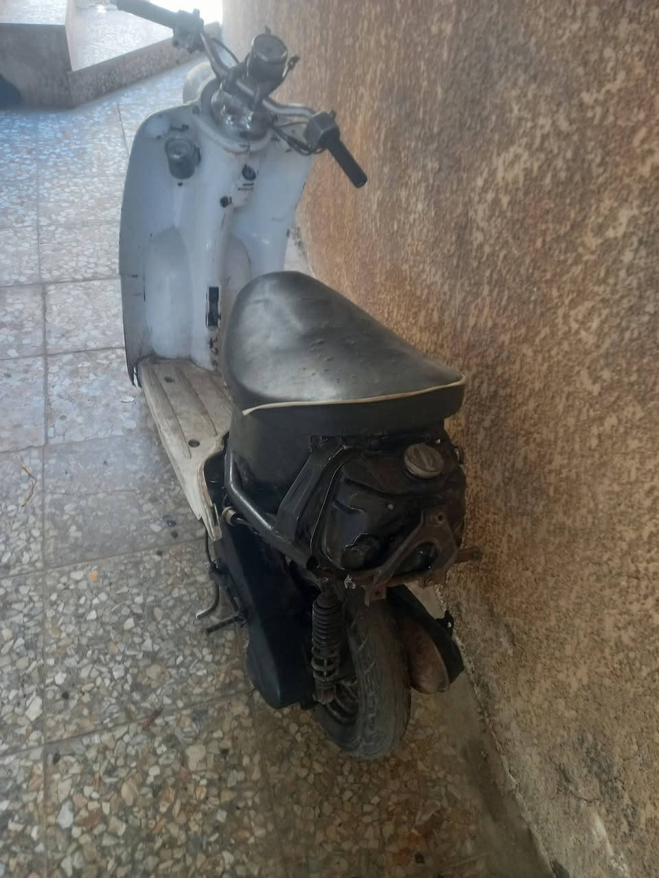 سلام عليكم دراجه كلاسك هندر واحد حتى سلف شغال تفيدك للبيت للشغل تترحملي عليهة سعرها ٧٥ الف مكاني بغداد العبيدي رقمي ***********
