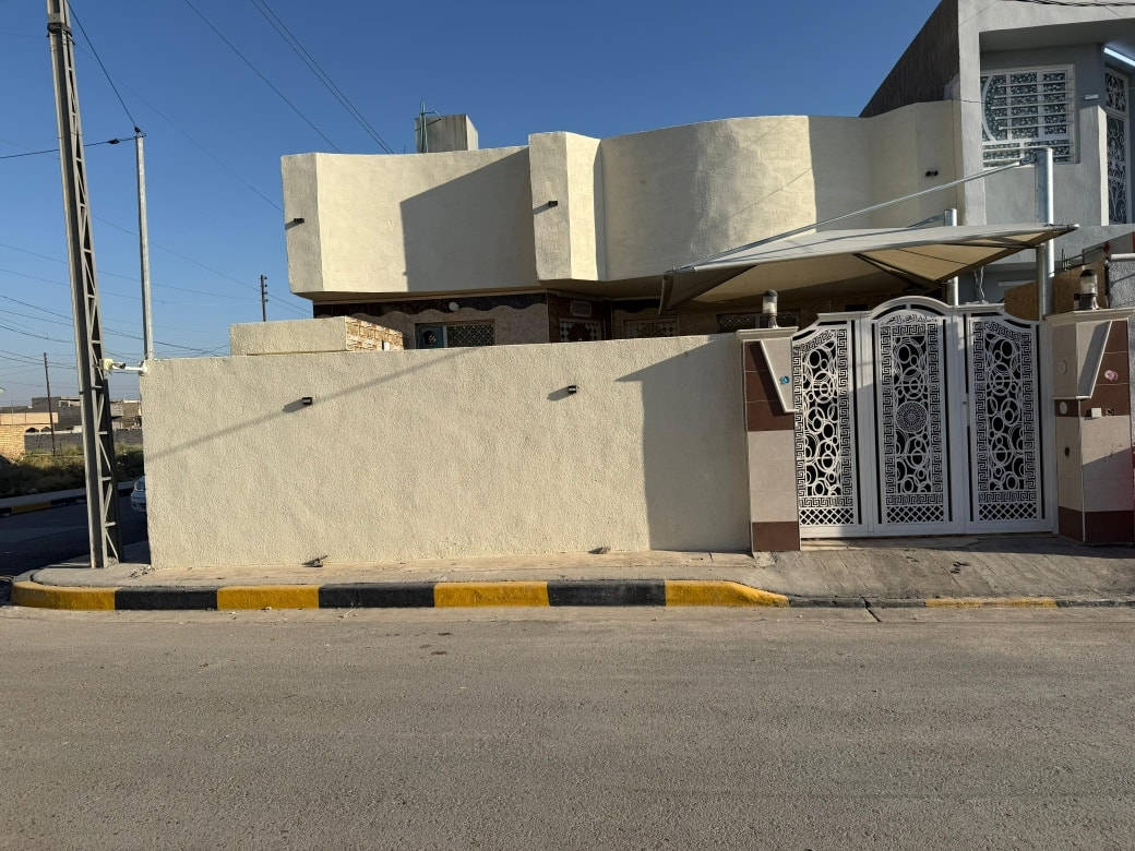 سلام عليكم
منزل للبيع  ركن مؤثث بالكامل
الموقع صلاح الدين قضاء بلد حي الصمود خلف منزل الاستاذ مفيد منعم
تفاصيل المنزل
جنس عقار رقم قطعه ومقاطعه
المساحه ٢٠٠ متر
يحتوي على
كراج
حديقه
استقبال
مطبخ حار وبارد
صاله كبيره
غرفتين منام
صحيات داخليه وخارجيه
خدمات كهرباء ماء اساله تبليط مجاري رصيف 
للاستفسار الاتصال على الأرقام التاليه 
*********** 
*********** 
او مراجعة مكتب التمار للعقار الواقع شارع المحطه محلات الحاج عدنان
