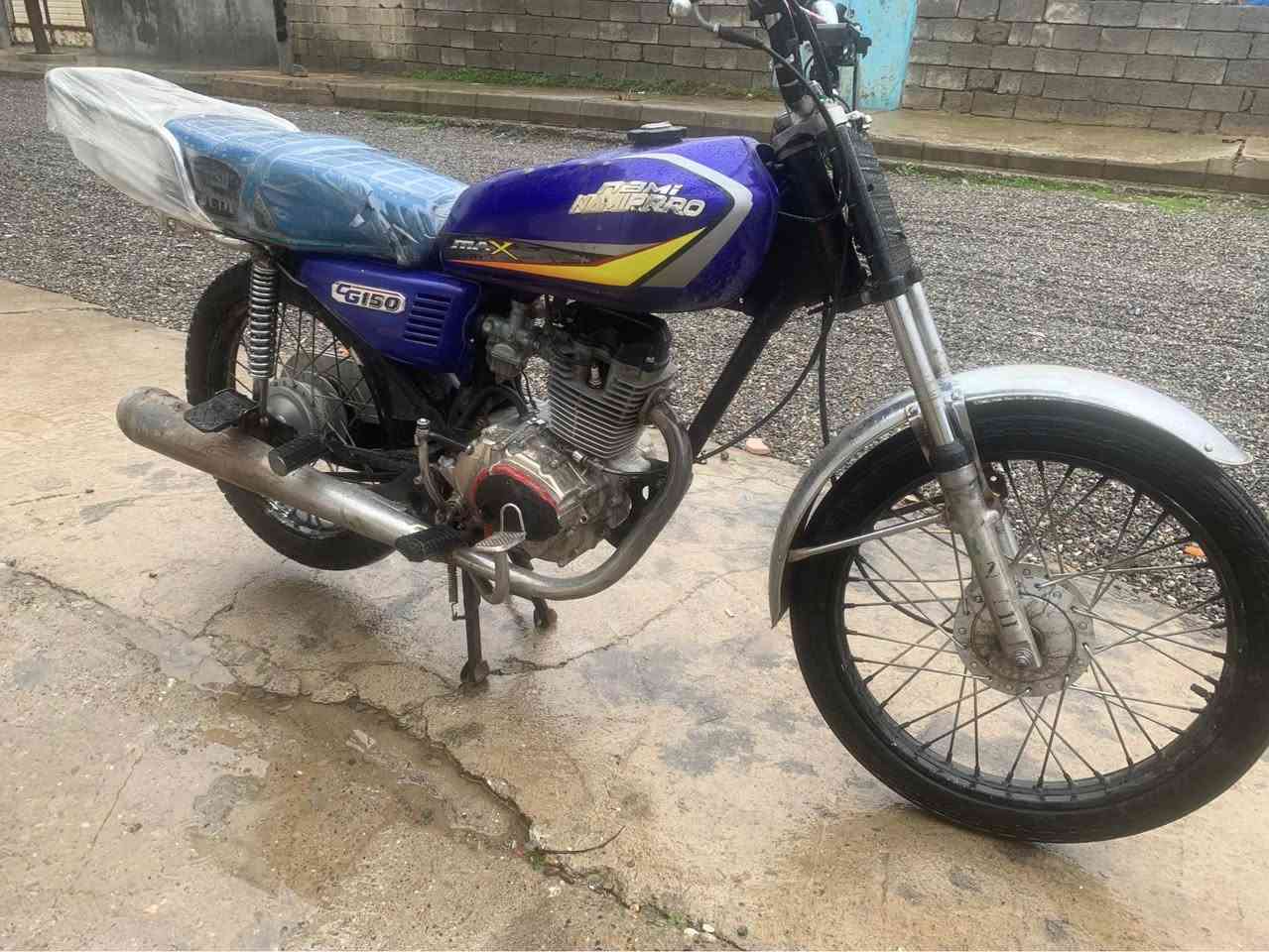 بةناوى خواى گةورةو ميهرةبان ماتور نامى موديل  ٢٠١٨سيعرى ٢٠٠مةجال تايةبوتاية بةشةرت  نةدووكةل نةرون نةسةوتى تيدانية  لةحيميشى نية نةبساو  لةقةلادزيية*********** بشدار, السليمانية
