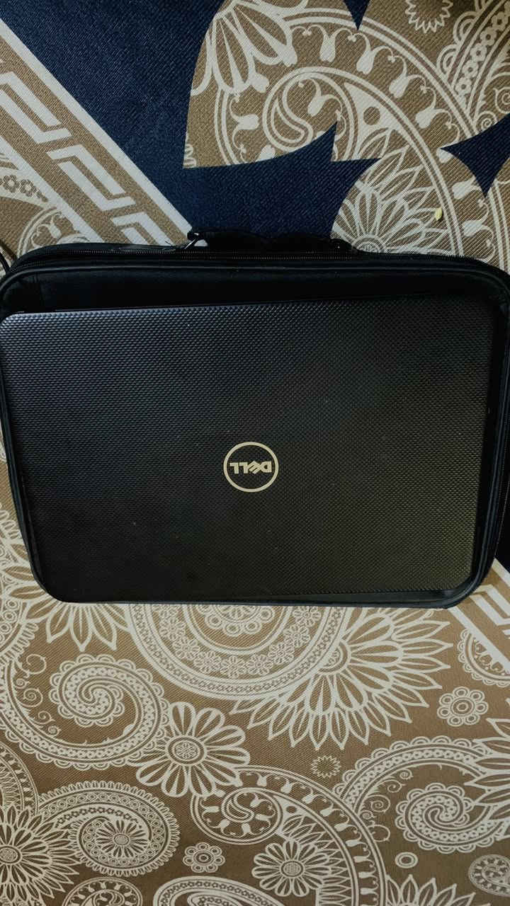 لابتوب دل dell
الجيل الثامن.
المعالج كور اي 5  الجيل 8
الهارد  256     ssd  
كارت الشاشة  4  شير 
حجم الشاشة  14 
الشاحنة اصلية 
يوجد منفذ تايب سي للشحن ولنقل البيانات  
نظام التشغيل ويندوز  10 عربي انكليزي 
 الملحقات شاحنة وجنطة 
السعر   225 وبي مجال 
***********
