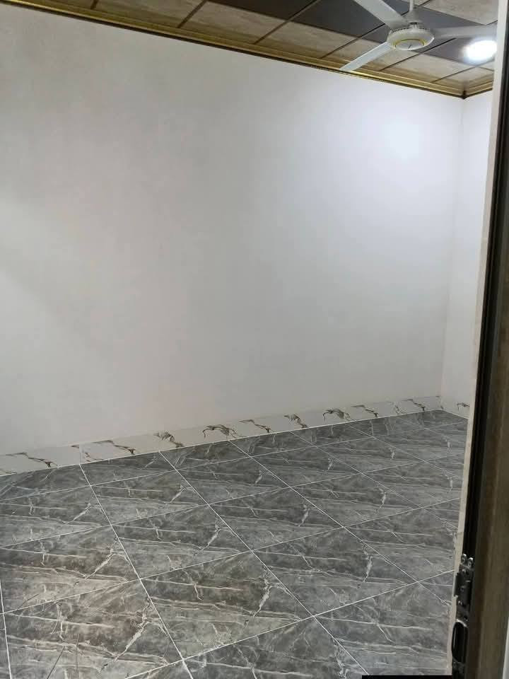 سلام عليكم ورحمة وبركاته
بيت لبيع في الحي الملايين الثانيه
قرب جامع ريان المساحه 120 متر 
البيت شروق صاد على الشمس🌞
بناء حديث 🧱استقبال هول داخلي صحيات  غرفتين حمام سويت بالسعر مناسب  58
 الاستفسار اتصل على هذه ارقام ☎️
***********
***********
