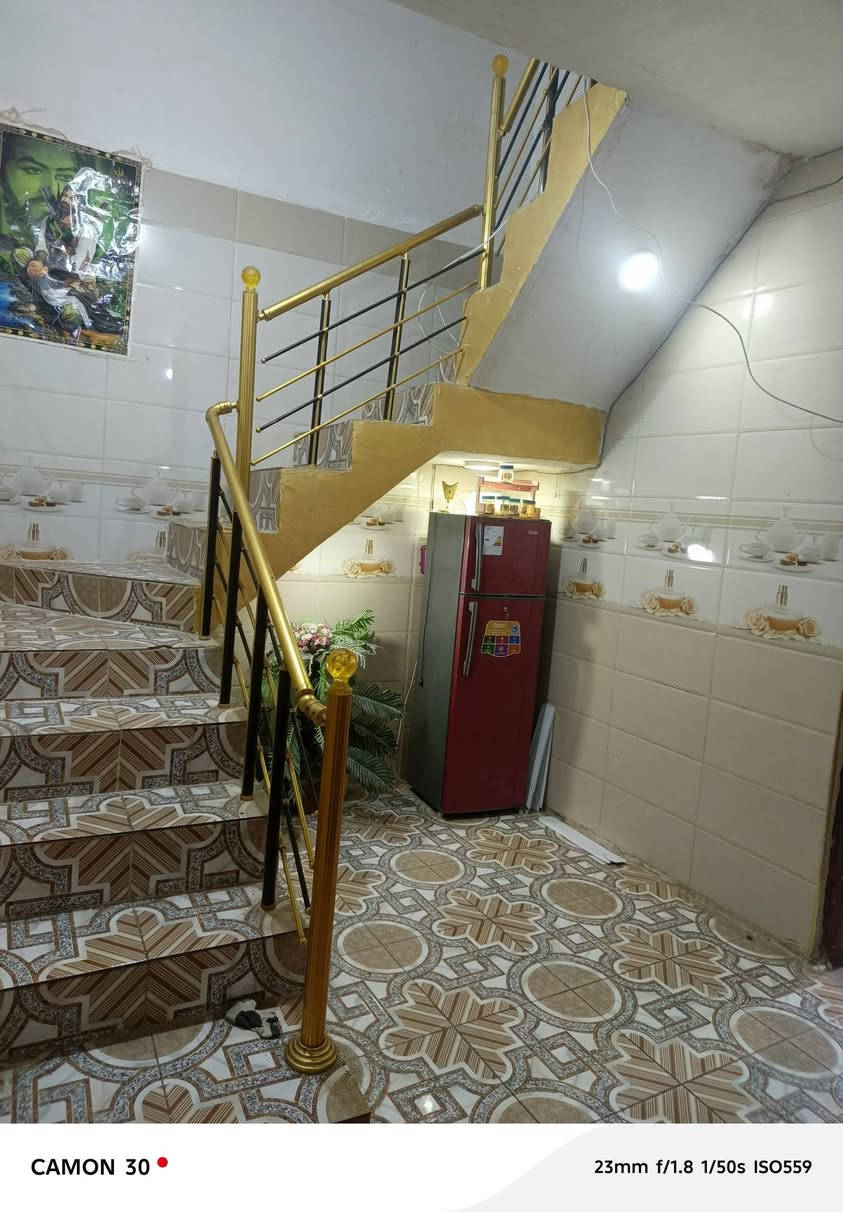 بيت للبيع حي الكوفه مساحته 100متر فرع المولد تفاصيل البيت استقبال مطبخ صاله غرفه والطابق الثاني غرفه. كافه الخدمات ماي كهرباء نت ضوىي. مقابيل سعد ابو المحل مباشرةة. للاتصال او وتساب للاتصال ***********.
