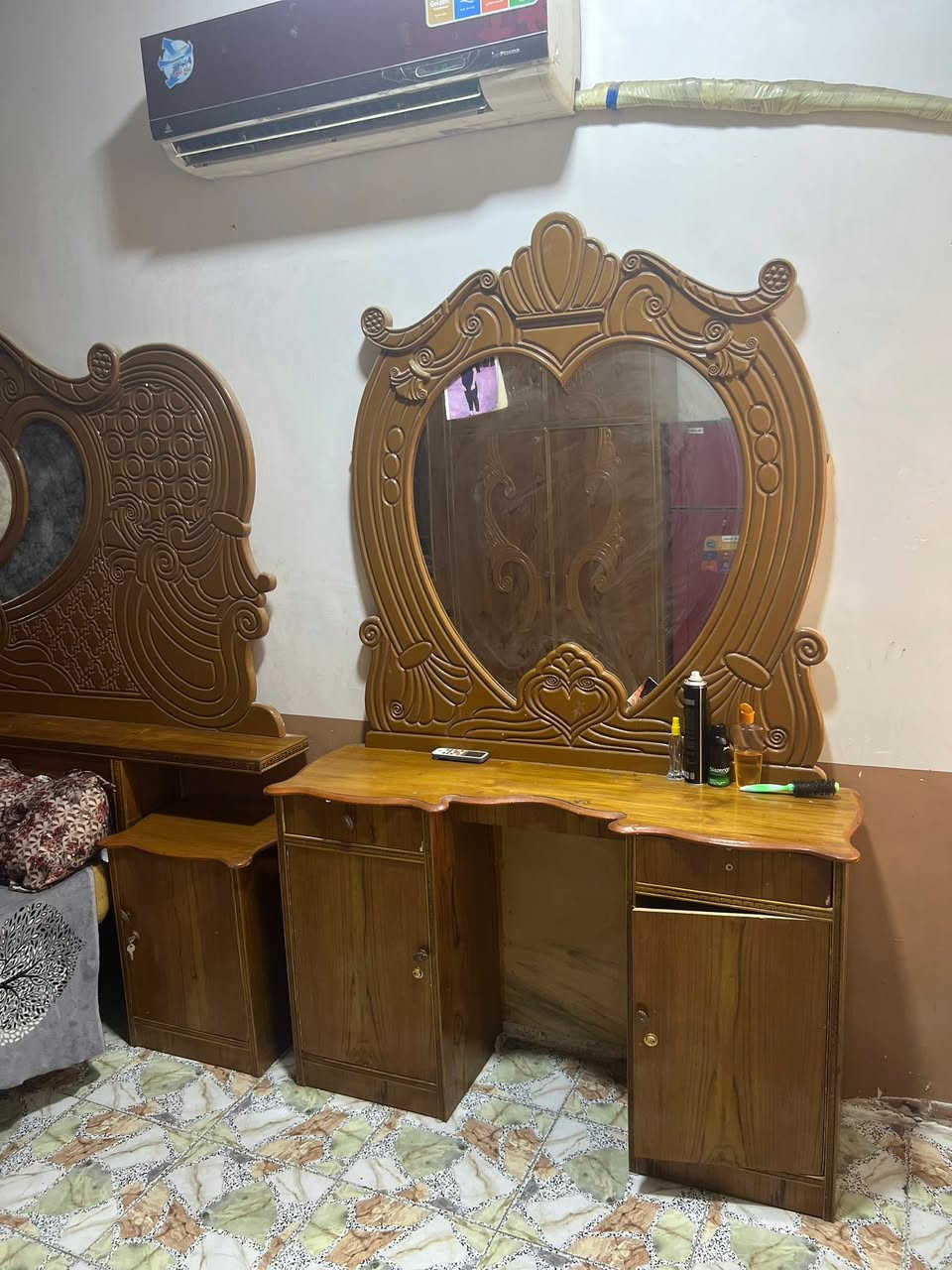 سلام عليكم غرفه طابقين جديده عوزه قفاله وجامه بس مكاني نجف كوفه سعر 550 ‭ ***********‬
