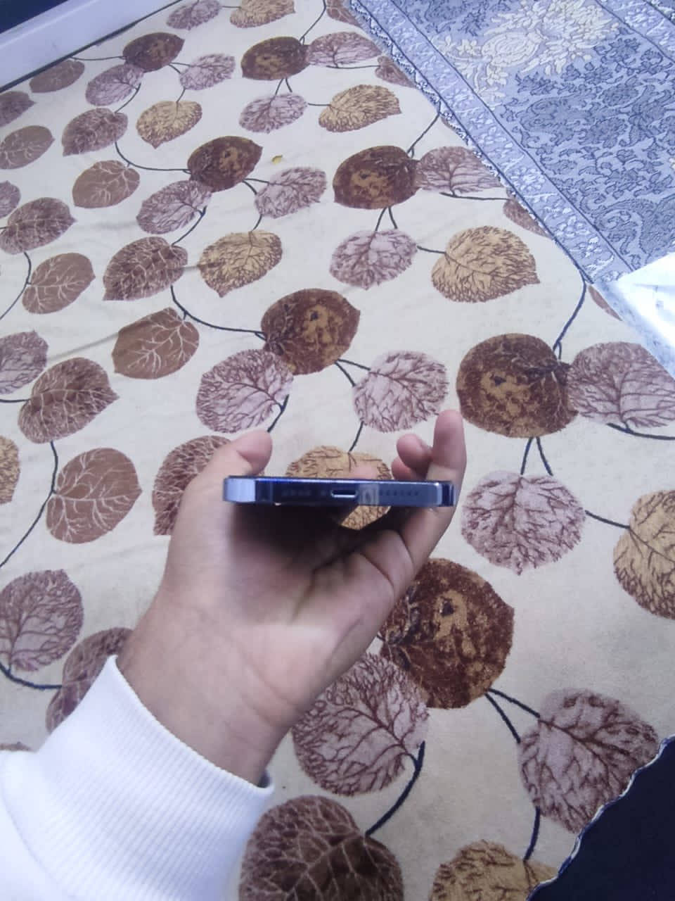 سلام عليكم 13 برو ماكس لون المميز لون البحري 🩵ذاكره 256 كيكه بطاريه 90 شرط مامرفوعه وشحن نهائياً مابي صرف مع كامل ملحقاته شاحنته الاصليه مع كارتونه + 2 كفرات اله مكاني كركوك حي الحجاج سعره ٧٢٥ وبي مجال بسيط ***********
