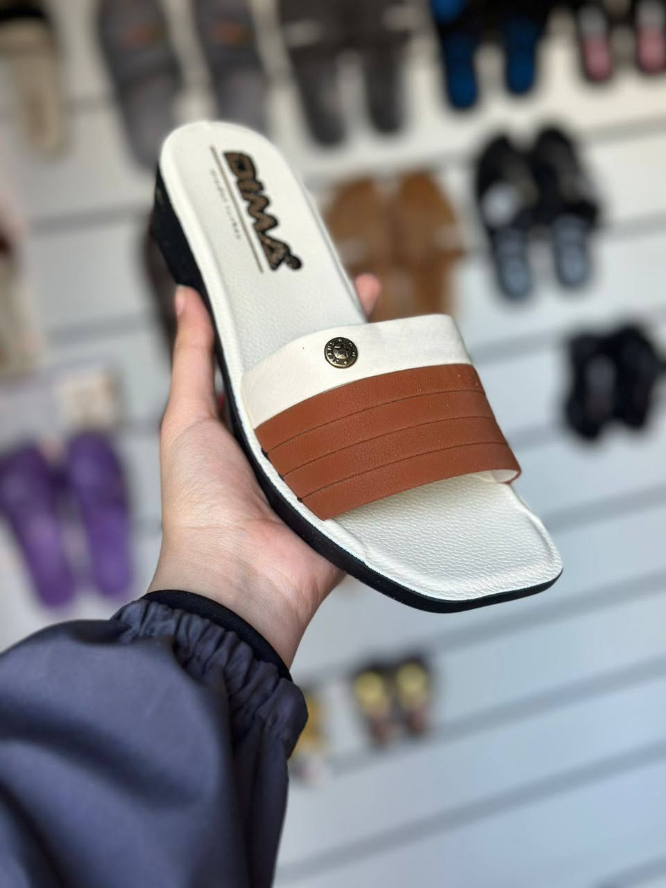 شحاطة نسائي 
تفاصيل داخل صوره 🌷 
متوفر توصيل لجميع المحافظات 
رابط قناة التليكرام//
https://t.me/shams12297
للحجز والاستفسار مراسله الصفحه
رقم الواتساب//
***********
