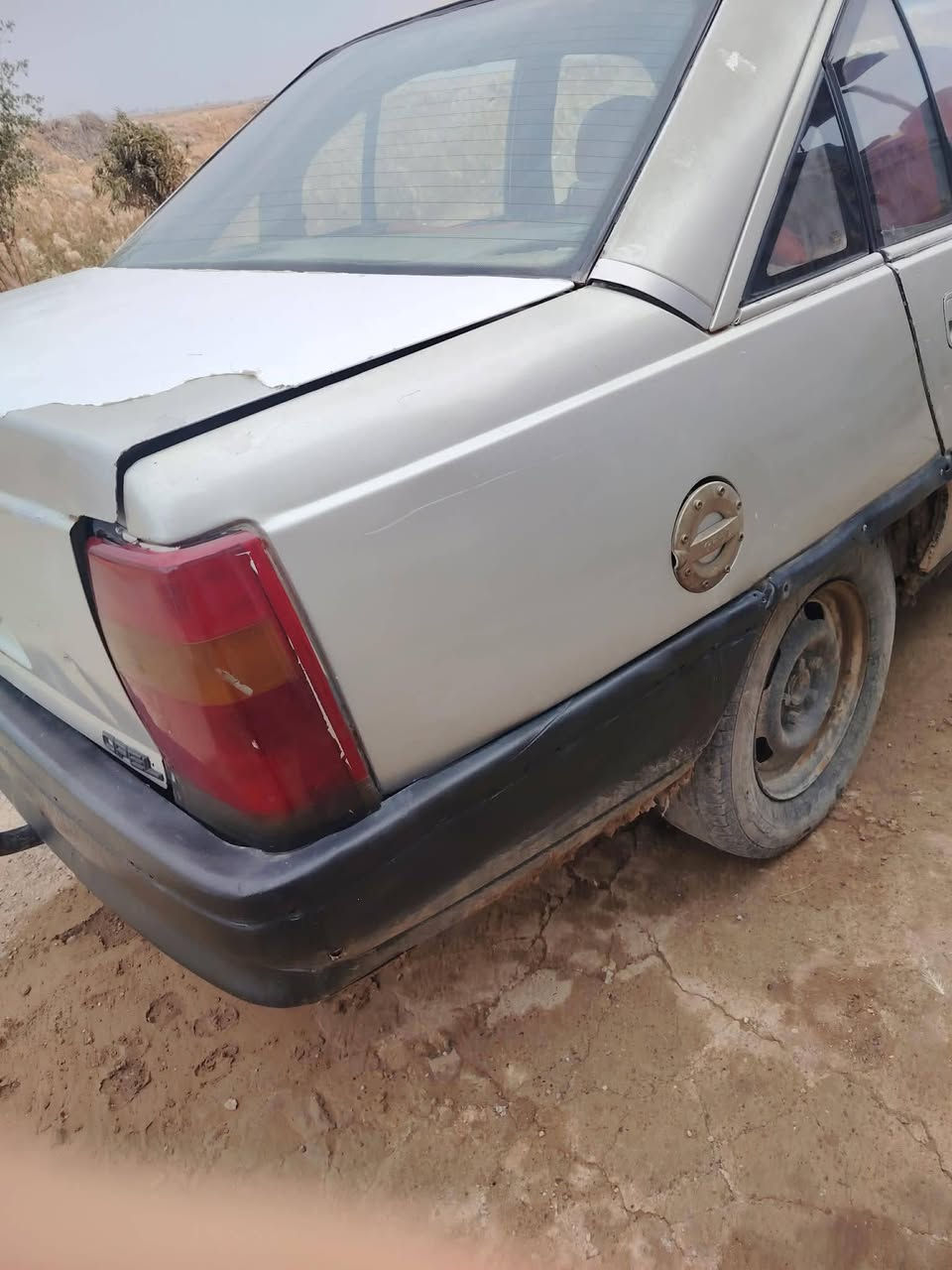 سياره 🚗نوع اوبل موديل88 اوميكه  ابلادي الون ذهبي محرك وكير شرط داخل خارج كلش نضيف عندي وكاله عامه مطىق ام البوركوت السعر ٢٥ وبيه مجال قليل زاذا اكو مراوس حسب القناعه مكان السياره ديالى قضاء الخالص ناحية السلام على طريق دلي عباس هذا رقم صاحب المنشور والسياره ***********عندك شي اتصل
