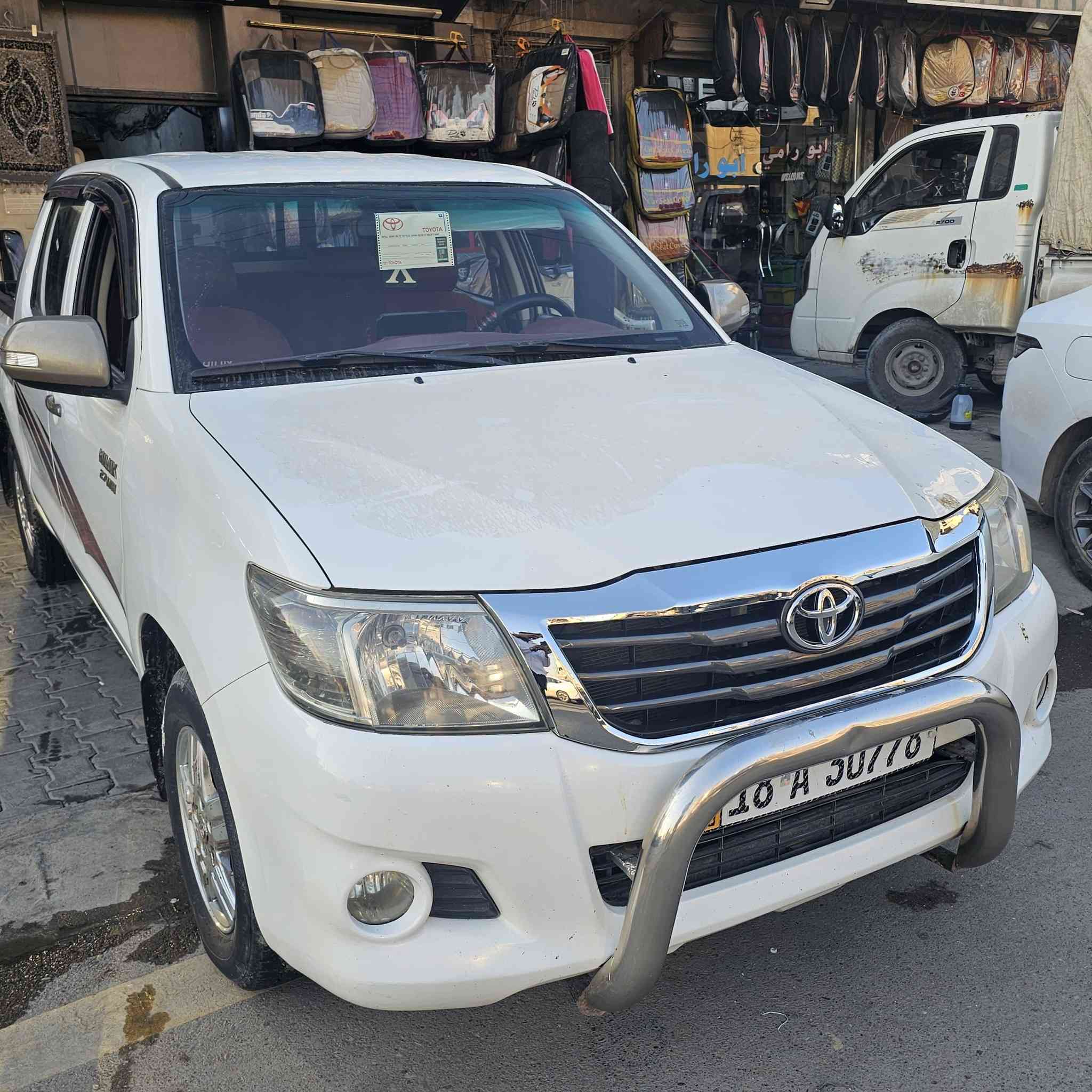 السلام عليكم 
هايلوكس للبيع 2014 كويتي شاصي 19 كير اوتو تخم تاير سياره مكفوله ماعدا بارد او تعمير بالباب الخلفي وره السائق بدون تكم سياره مال جناي ماشيه 180 رقم بابل المكان بغداد مشروع وطني السعر اتصل وتدلل ***********
