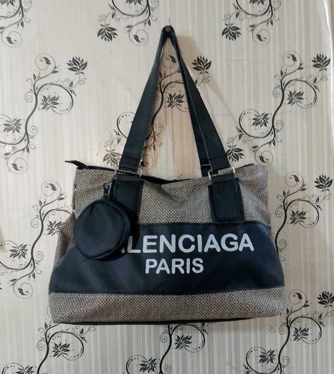 حقائب بأشكال متنوعه للبيع بسعر 6 آلاف


**إذا كنت صاحب هذا الإعلان وتريد حذفه لأي سبب، رجاءا أرسل رسالة إلى الدعم الفني**