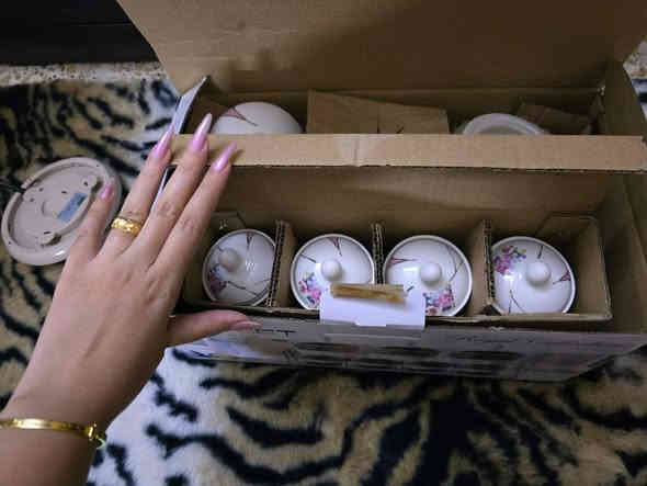 مرحبا
سيت canister رويال عدد 7 قطعه مع ستاند معدني جديد السعر 20 الف 
*********** ابو فهد واتس اب فقط
