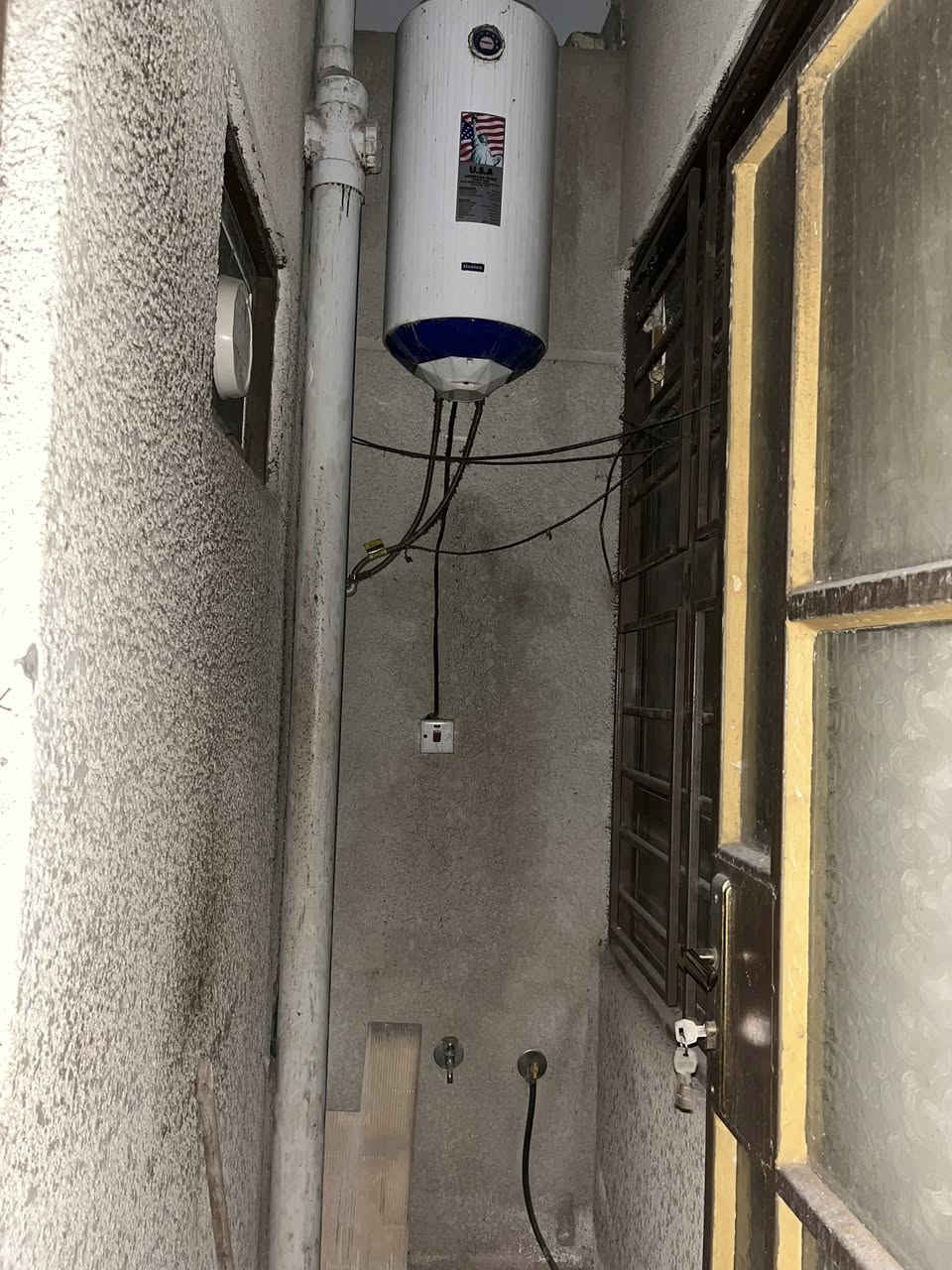 مشتمل للإيجار
مشتمل نظيف 
٣ غرف نوم وصالة ومطبخ وخدمات
صحيات فوك وجوا 
العنوان حي سومر قرب شارع المدارس
الايجار ٦٠٠ الف
للاستفسار ***********
