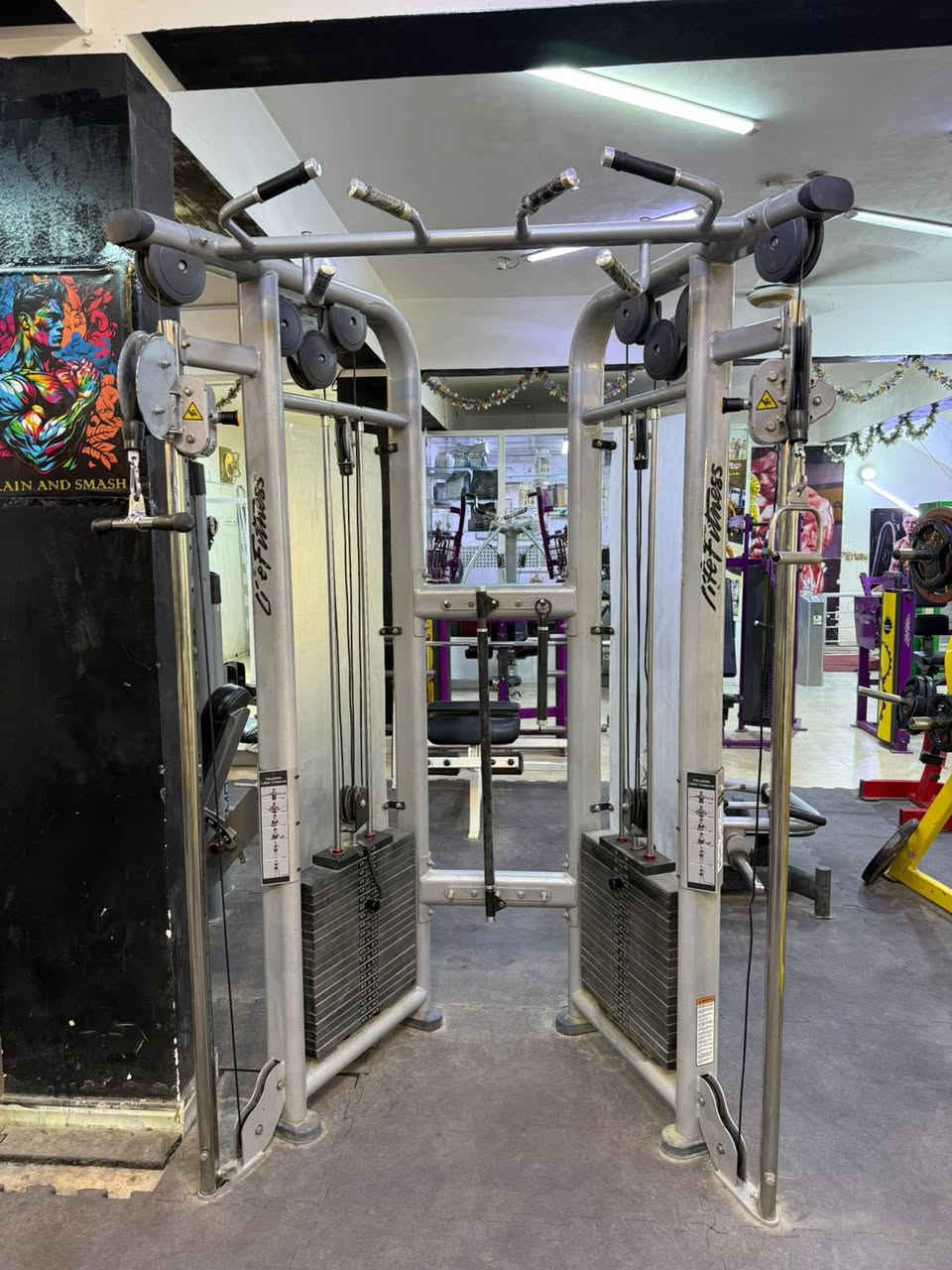 للبيع 
جمع اسلاك (v) لايف فتنس كوبي 
النضافه 100‎%‎
وزن ثقيل كل جهه 20 طابوكه !
اي نقص مابي وموضح بالفديو 
السعر 10 ورقات 
التواصل من خلال الحساب او الرقم ***********
