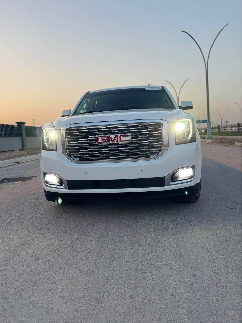 سلام عليكم 
جمسي يوگن 2108 SLT فول مواصفات 
فتحه رادار امامي خلفي جانبي 
حساسات بالكشنات 
كشنات تدفئة تبريد 
كشنات فصل 
اشاير بالمري ليلي نهاري 
وبعد بيها هواي مواصفات واضحه بالصور 
حادثها بند صبغ ومدكر نفس اللون ابيض صدفي
مرقم بغداد دخول جديد كتاب ضباط تحويل ثاني يوم 
***********
السعر 310$ البصرة, العراق
