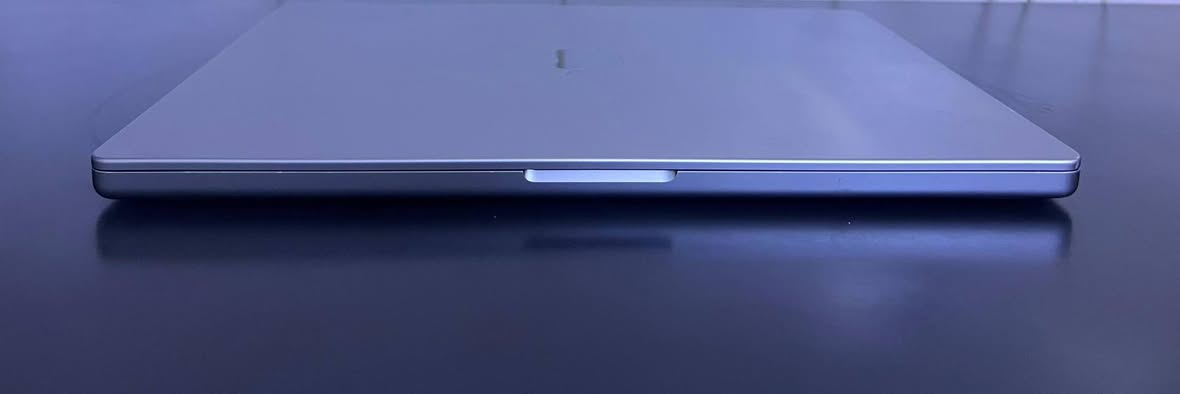 MacBook Pro 2021 M1 Pro 16” 

Ram 16 | SSD 500 

Battery 86 - Cycle 472

 البقع تظهر باللون الاسود داخل الخلفية البيضاء فقط وغير مؤثرة على الدقه و ماراح تسبب مشكلة مستقبلًا 

***********
