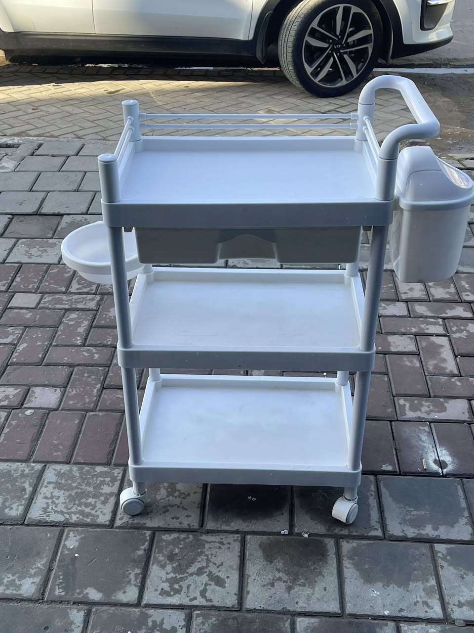 عربانه لون ابيض مستعمل قليل كميه خير من الله سعر القطعه 25 الف دينار فقط العنوان بغداد البنوك حي سومر 
الرقم : *********** •
