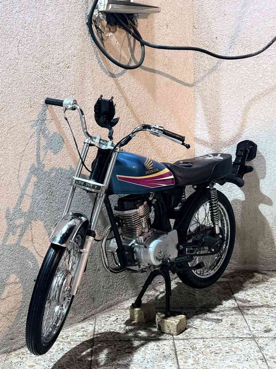 سلام عليكم الدراجه ابيعها ادوات ادرات المكينه انتنس مفتوحه مره وحده ولفات وشغل عدل بيها شلعه تاكل الكاع اكل مديل 21بلاد مامعره المكينه انتنس نجمه الاصليه القديمه البلاد موهذن الجدد مكاني البصره حمدان وحي الكفائات وبخدمة شراي 
***********
