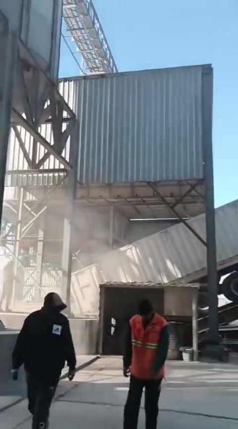 جسور للبيع
العدد1 ونصف 

متوفر جسم كامل+متوفر نصف جسر

طول الجسر الواحد 20 متر +طول نصف

 الجسر 10 متر

العرض 3 متر

يتحمل وزن 100 طن 

نوع الجسر قلاب سايلو

سمك البليت 9 ملم 

نوع الحديد الالماني  

الأستفسار أو المراسلة على الرقم التالي
***********
